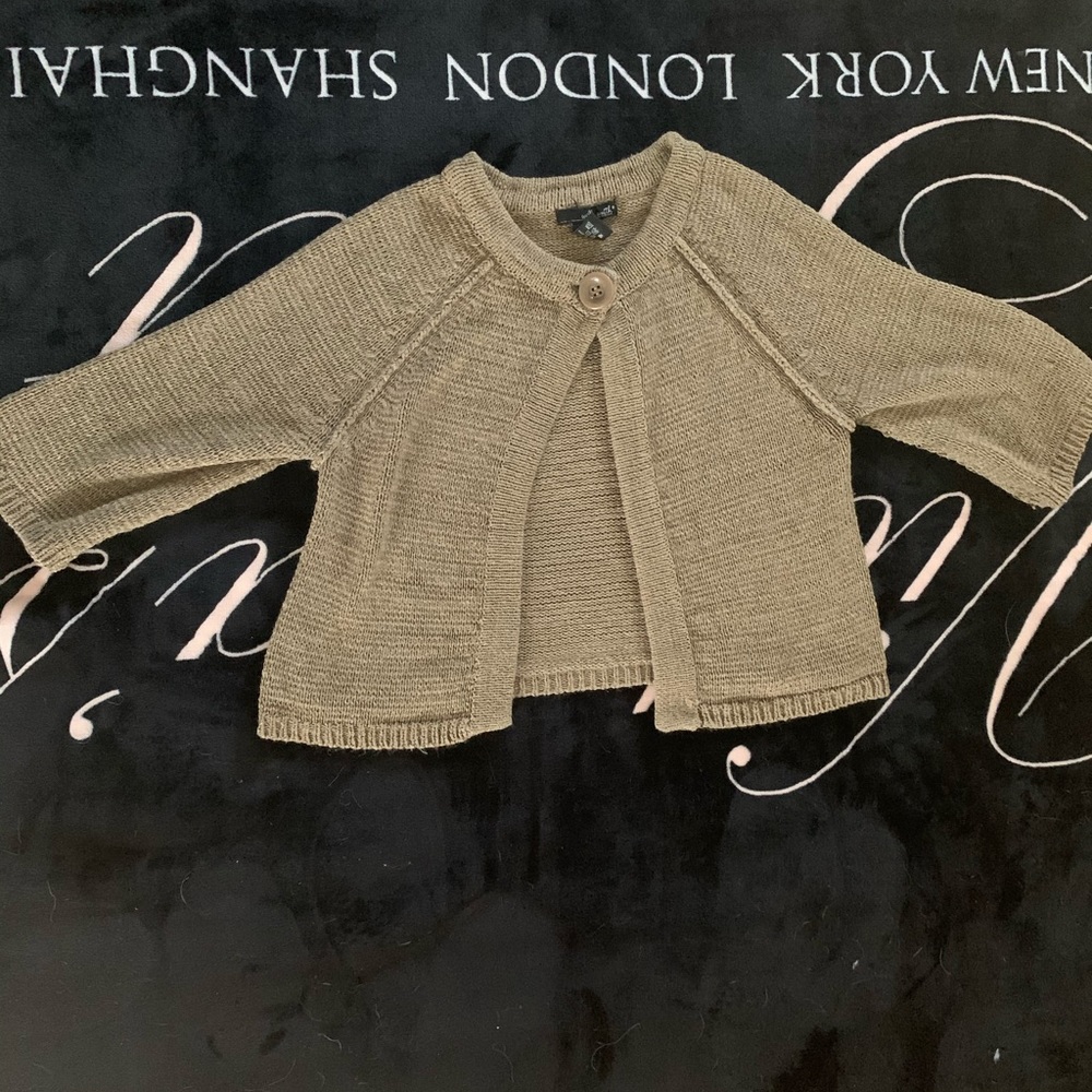 Willi Smith Cute light weight crop cardigan